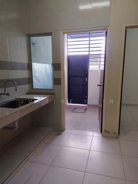 Taman Lapangan Kiara untuk Untuk Dijual - RM 298,000, Mac 2026 - Kitchen - PropertyGuru.com.my