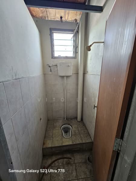 Shop for Rent in Taman Keris Emas (Sungai Udang) - Vito Lee - Bathroom - PropertyGuru.com.my