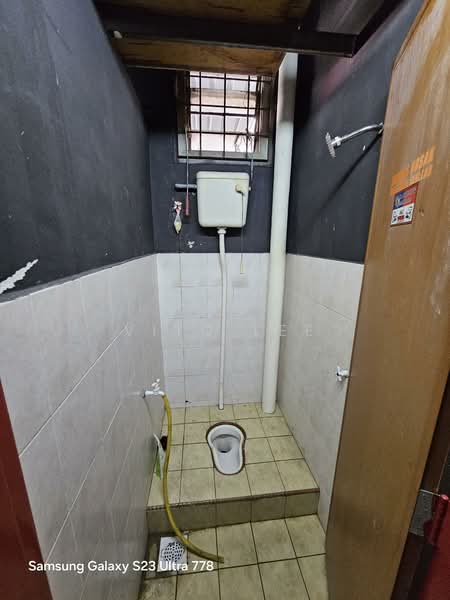 Shop for Rent in Taman Keris Emas (Sungai Udang) - Vito Lee - Bathroom - PropertyGuru.com.my