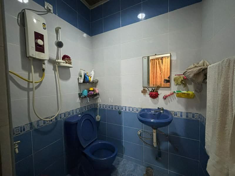 Taman Universiti Tamans Universiti untuk Untuk Dijual - RM 650,000, Mac 2026 - Bathroom - PropertyGuru.com.my