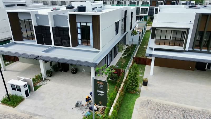 Cluster House for Sale in Leisure Farm (Gelang Patah) - Joan Chia - Exterior - PropertyGuru.com.my