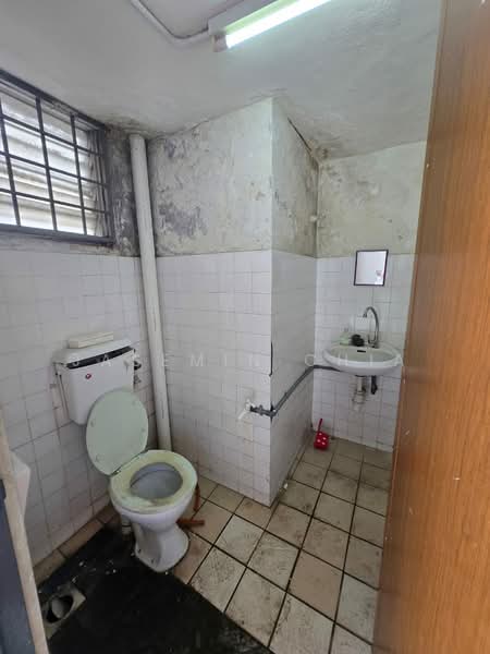 Kilang untuk Disewa di Taman Perindustrian Tago (Kepong) - Jasemin Chia - Bathroom - PropertyGuru.com.my