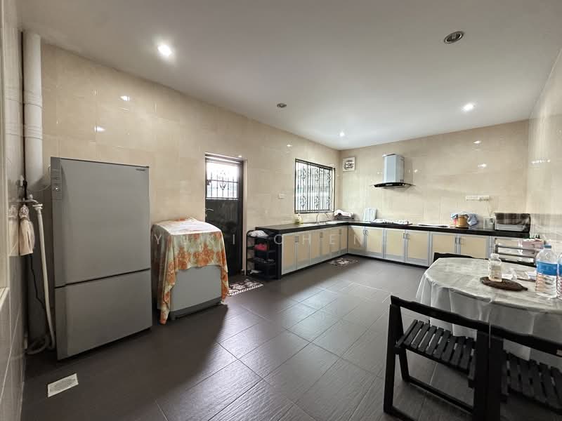 Cluster House for Sale in Taman Sutera Utama (Skudai) - Yuki Cheng - Kitchen - PropertyGuru.com.my