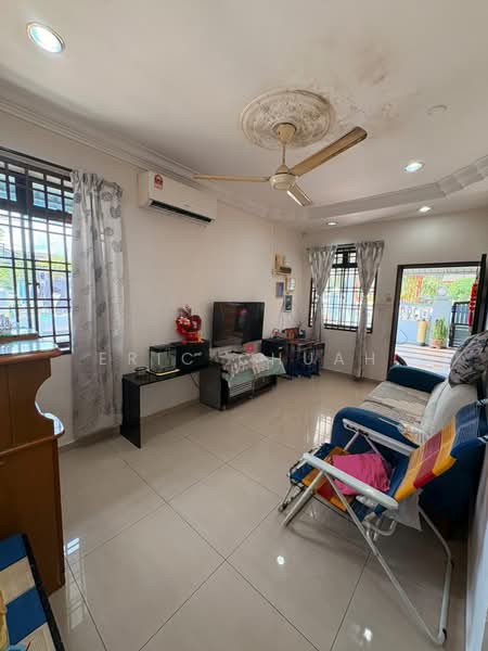 1-storey Terraced House for Sale in Taman Universiti (Skudai) - Eric Chuah - Living Room - PropertyGuru.com.my