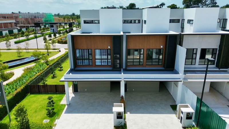 3-storey Terraced House for Sale in Leisure Farm (Gelang Patah) - Joan Chia - Exterior - PropertyGuru.com.my