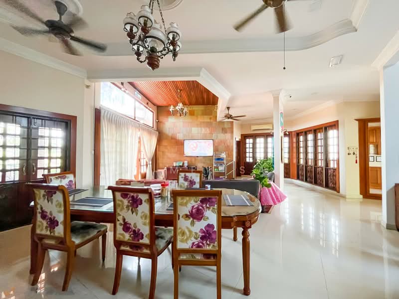 Rumah Banglo untuk Dijual di Shah Alam (Selangor) - N. Melisa - Living Room - PropertyGuru.com.my