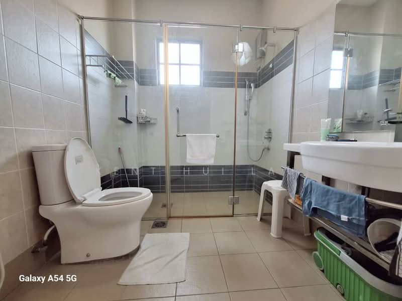 Semi-Detached House for Sale in Puchong (Selangor) - KENT HUI LAU - Bathroom - PropertyGuru.com.my