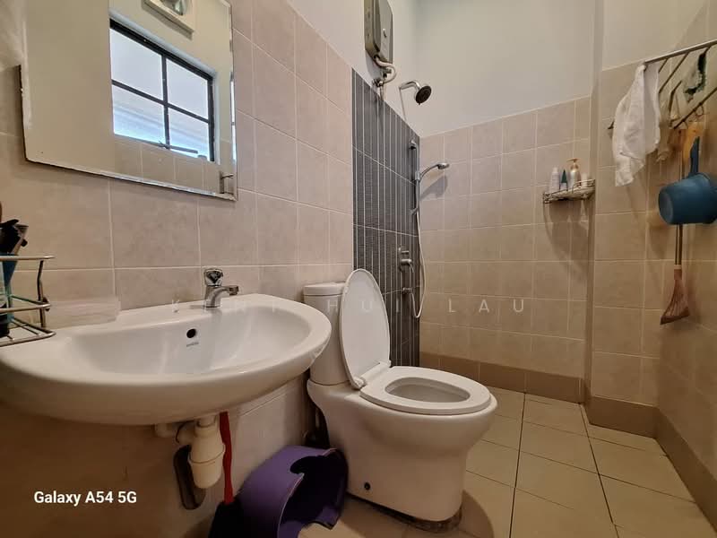 Semi-Detached House for Sale in Puchong (Selangor) - KENT HUI LAU - Bathroom - PropertyGuru.com.my