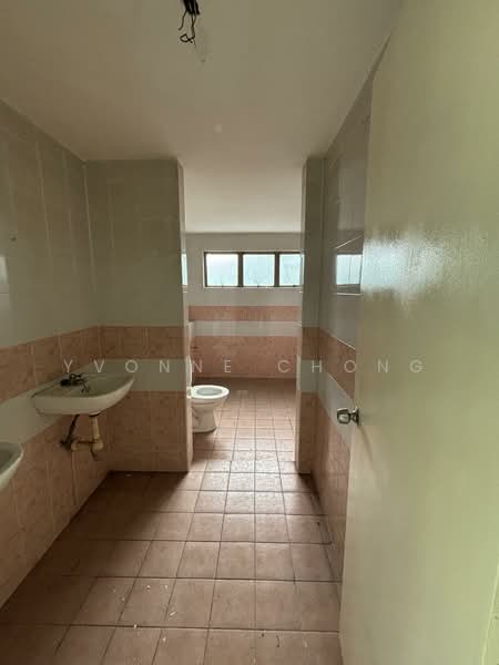 Apartment for Rent at Danga View Apartment - Yvonne Chong - Bathroom - PropertyGuru.com.my
