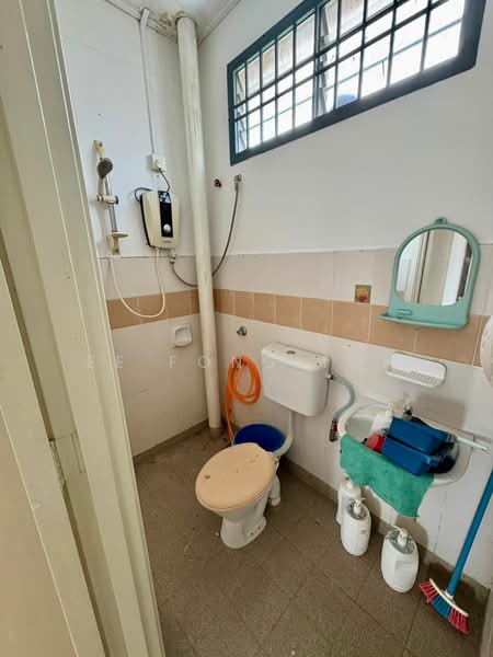 2-storey Terraced House for Sale in Bandar Seri Alam (Masai) - Ee Fong Toh - Bathroom - PropertyGuru.com.my