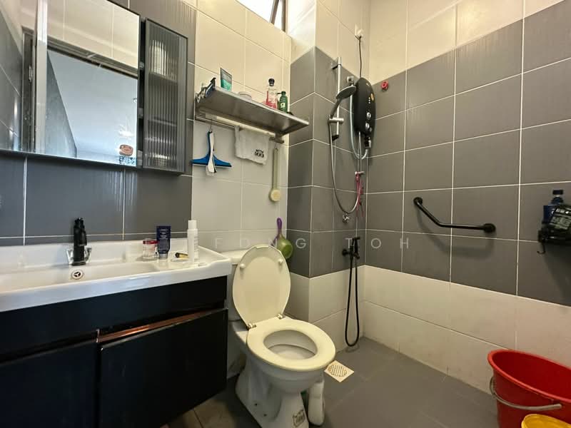 Cluster House for Sale in Taman Sutera Utama (Skudai) - Ee Fong Toh - Bathroom - PropertyGuru.com.my