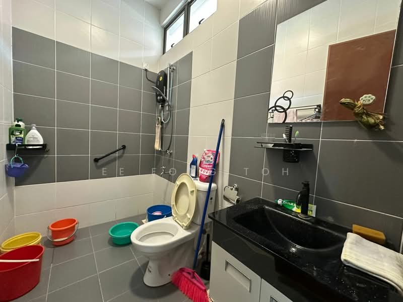 Cluster House for Sale in Taman Sutera Utama (Skudai) - Ee Fong Toh - Bathroom - PropertyGuru.com.my