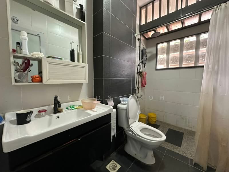 Cluster House for Sale in Taman Sutera Utama (Skudai) - Ee Fong Toh - Bathroom - PropertyGuru.com.my