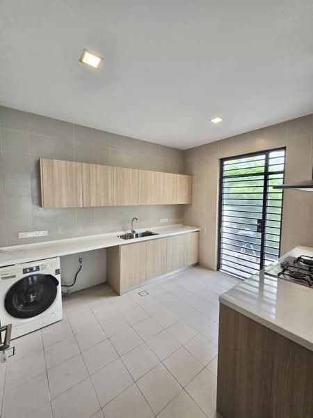 Semi-Detached House for Rent in Leisure Farm (Gelang Patah) - Karine Sior - Kitchen - PropertyGuru.com.my