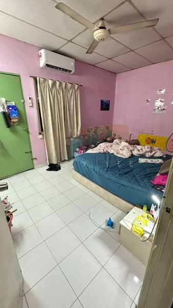 2-storey Terraced House for Sale in Taman Bukit Serdang (Seri Kembangan) - Terry Yee - Bedroom - PropertyGuru.com.my