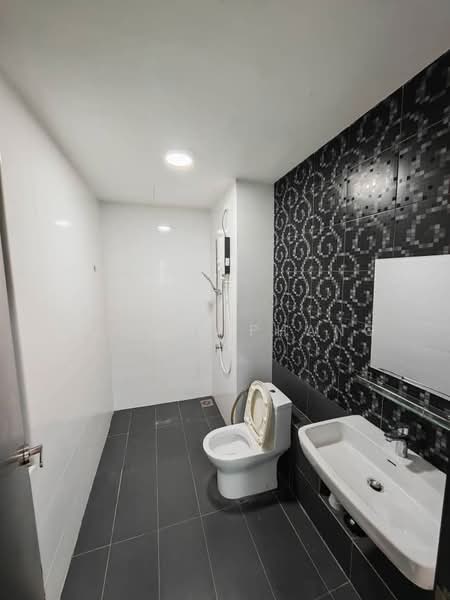 Service Residence for Sale at Wave @ Marina Cove - Calvin Phang - Bathroom - PropertyGuru.com.my