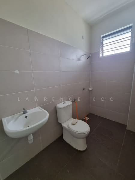 Taman Ozana Residence untuk Untuk Disewa - RM 1,300 /bulan, Mac 2026 - Bathroom - PropertyGuru.com.my