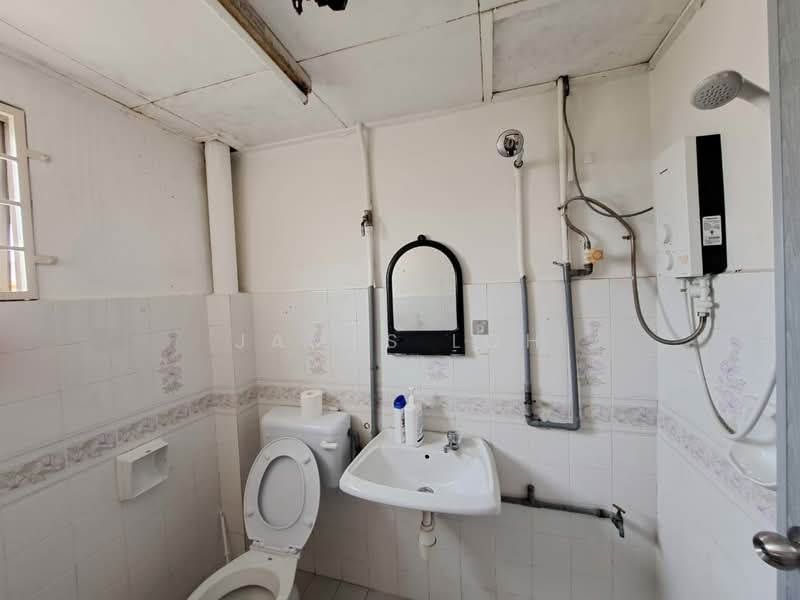 Apartment for Sale at Subang Perdana Goodyear Court 3 - James Loh - Bathroom - PropertyGuru.com.my