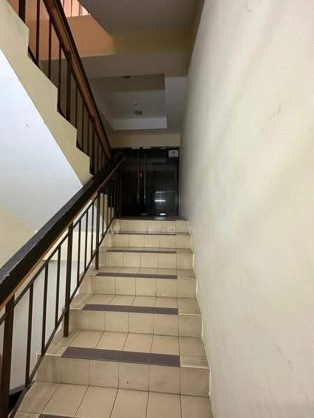 Office for Rent in Bandar Puteri Puchong (Puchong) - CW Kong - Corridor - PropertyGuru.com.my