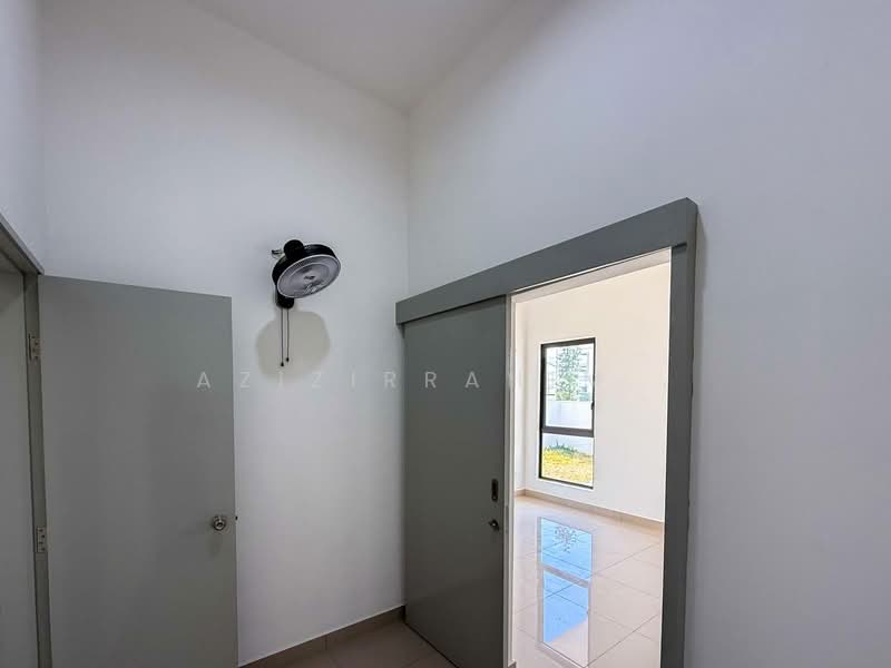 Sejati Lakeside 2 untuk Untuk Disewa - RM 4,600 /bulan, Mac 2026 - Interior - PropertyGuru.com.my