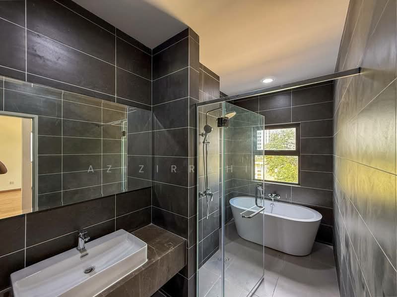 Sejati Lakeside 2 untuk Untuk Disewa - RM 4,600 /bulan, Mac 2026 - Bathroom - PropertyGuru.com.my