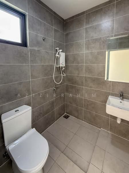 Sejati Lakeside 2 untuk Untuk Disewa - RM 4,600 /bulan, Mac 2026 - Bathroom - PropertyGuru.com.my