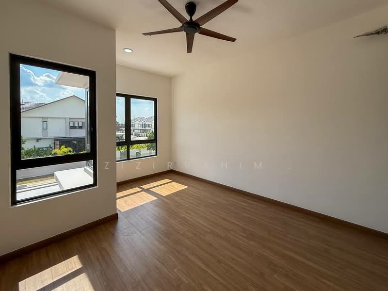 Sejati Lakeside 2 untuk Untuk Disewa - RM 4,600 /bulan, Mac 2026 - Bedroom - PropertyGuru.com.my