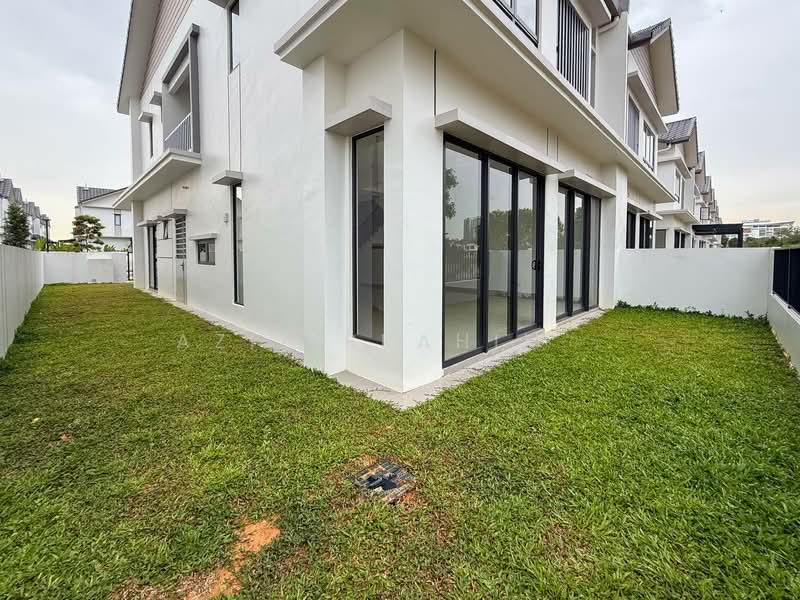 Sejati Lakeside 2 untuk Untuk Disewa - RM 4,600 /bulan, Mac 2026 - Exterior - PropertyGuru.com.my