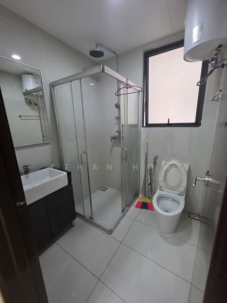 Royal Strand @ Country Garden Danga Bay untuk Untuk Disewa - RM 2,400 /bulan, Mac 2026 - Bathroom - PropertyGuru.com.my