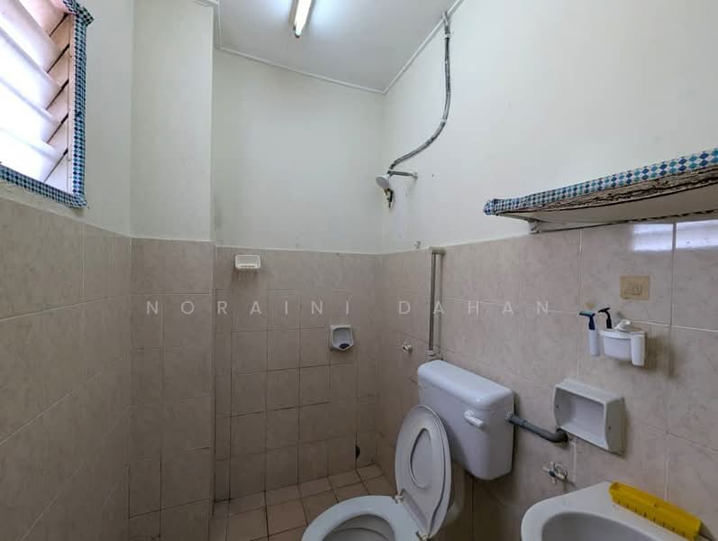 Sri Ehsan untuk Untuk Dijual - RM 200,000, Mac 2026 - Bathroom - PropertyGuru.com.my