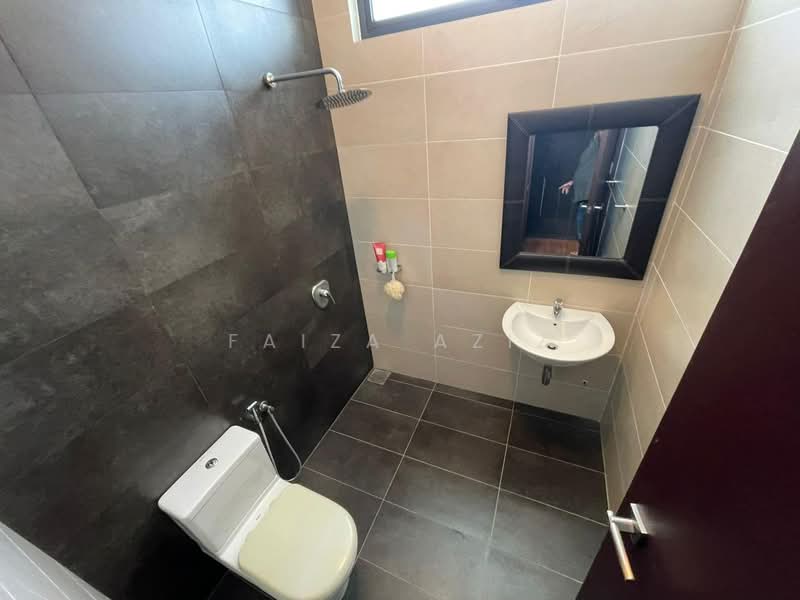 Semi-Detached House for Sale in Taman Eko Botanic (Gelang Patah) - Faiza Aziz - Bathroom - PropertyGuru.com.my