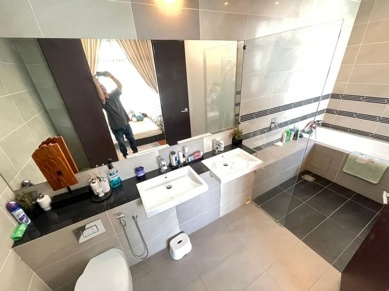 Semi-Detached House for Sale in Taman Eko Botanic (Gelang Patah) - Faiza Aziz - Bathroom - PropertyGuru.com.my