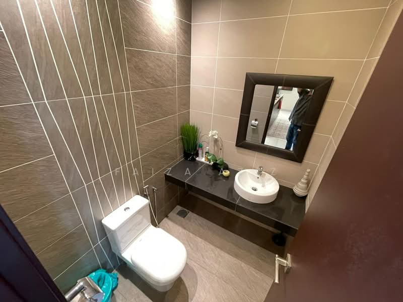 Semi-Detached House for Sale in Taman Eko Botanic (Gelang Patah) - Faiza Aziz - Bathroom - PropertyGuru.com.my