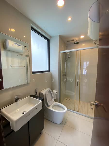 Condominium for Rent at Bay Laurel @ Country Garden Danga Bay - Han Lu Yung - Bathroom - PropertyGuru.com.my
