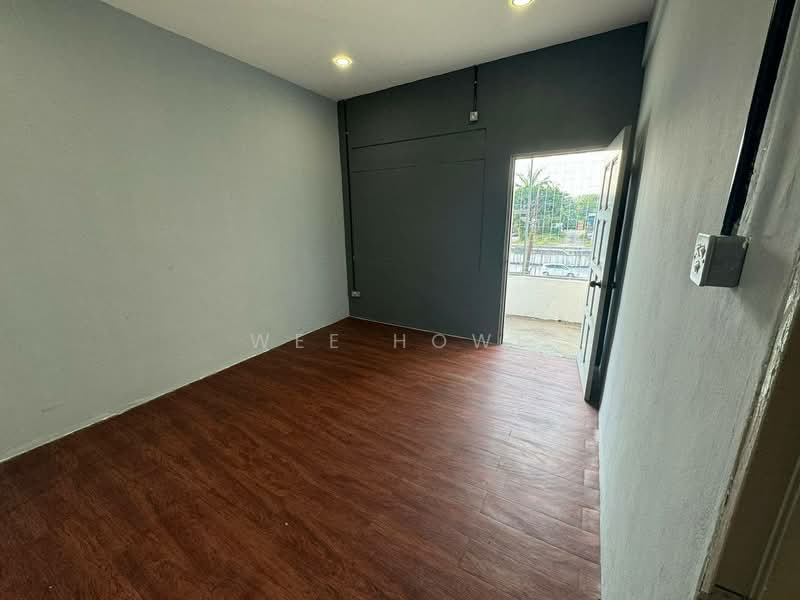 Shop for Sale in Taman Tasek (Johor Bahru) - Wee Howe - Interior - PropertyGuru.com.my