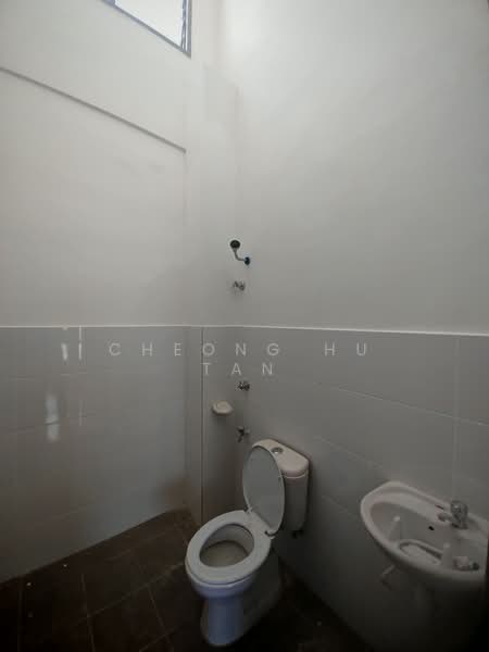 Terraced House for Rent in Seremban (Negeri Sembilan) - Cheong Hu Tan - Bathroom - PropertyGuru.com.my