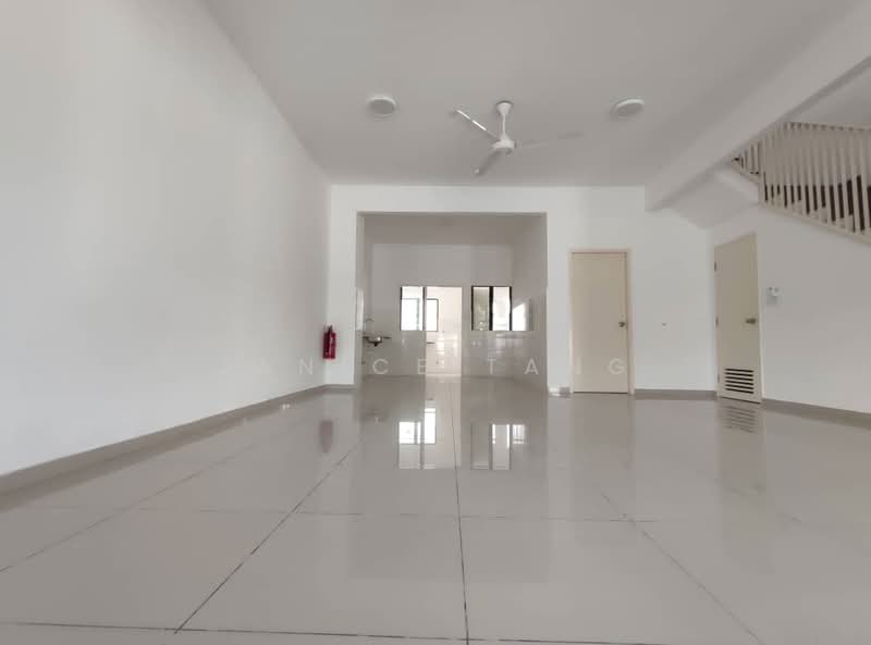 2-storey Terraced House for Sale in Setia Alam (Selangor) - Janice Tang - Living Room - PropertyGuru.com.my