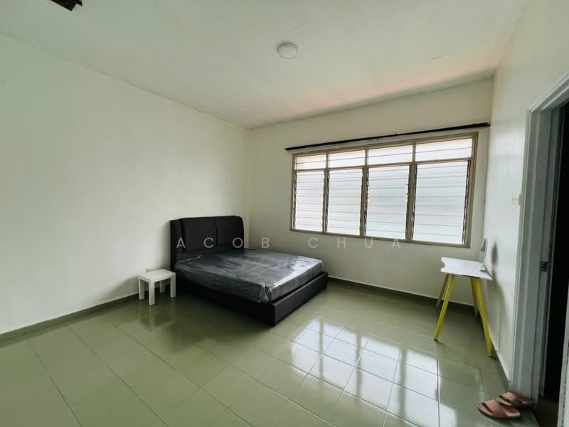 2-storey Terraced House for Rent in Taman Pelangi (Johor Bahru) - Jacob Chua - Bedroom - PropertyGuru.com.my
