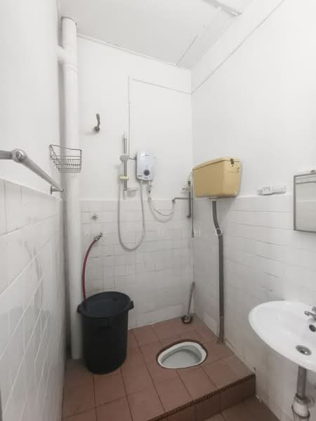 1-storey Terraced House for Sale in Taman Universiti (Skudai) - Kevin Ho - Bathroom - PropertyGuru.com.my