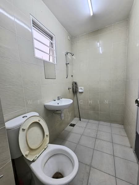 TAMAN PUCHONG UTAMA untuk Untuk Disewa - RM 2,000 /bulan, Mac 2026 - Bathroom - PropertyGuru.com.my