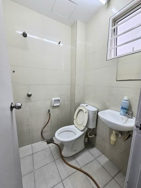 TAMAN PUCHONG UTAMA untuk Untuk Disewa - RM 2,000 /bulan, Mac 2026 - Bathroom - PropertyGuru.com.my
