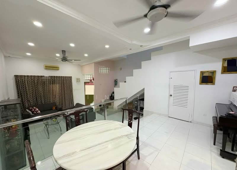 2-storey Terraced House for Sale in Kampung Segambut Tengah (Segambut) - Kiing TW - Living Room - PropertyGuru.com.my
