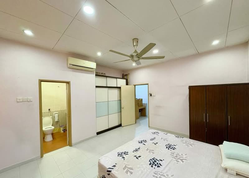 2-storey Terraced House for Sale in Kampung Segambut Tengah (Segambut) - Kiing TW - Bedroom - PropertyGuru.com.my