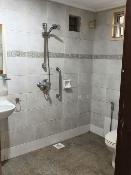 Semi-Detached House for Rent in Taman Pelangi (Johor Bahru) - Jane Ngoi - Bathroom - PropertyGuru.com.my