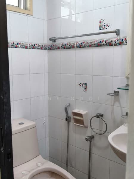 Semi-Detached House for Rent in Taman Pelangi (Johor Bahru) - Jane Ngoi - Bathroom - PropertyGuru.com.my