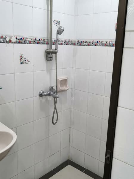 Semi-Detached House for Rent in Taman Pelangi (Johor Bahru) - Jane Ngoi - Bathroom - PropertyGuru.com.my