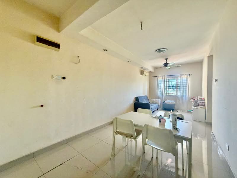 Putra Suria Residence untuk Untuk Dijual - RM 320,000, Mac 2026 - Living Room - PropertyGuru.com.my
