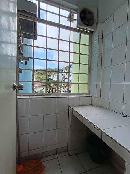 Carnation Park untuk Untuk Dijual - RM 318,000, Apr 2026 - Kitchen - PropertyGuru.com.my