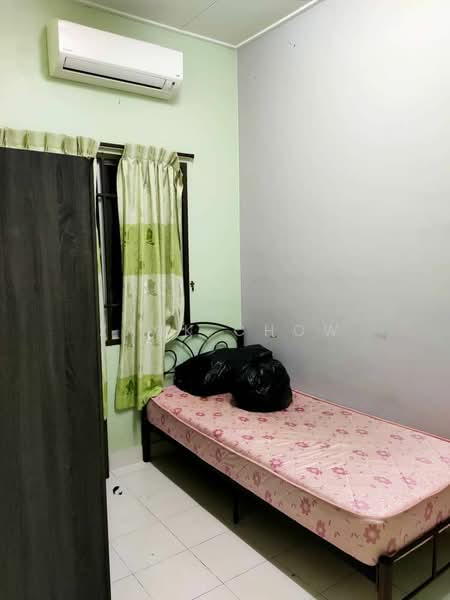 1.5-storey Terraced House for Sale in Taman Sierra Perdana (Masai) - Zack Chow - Bedroom - PropertyGuru.com.my