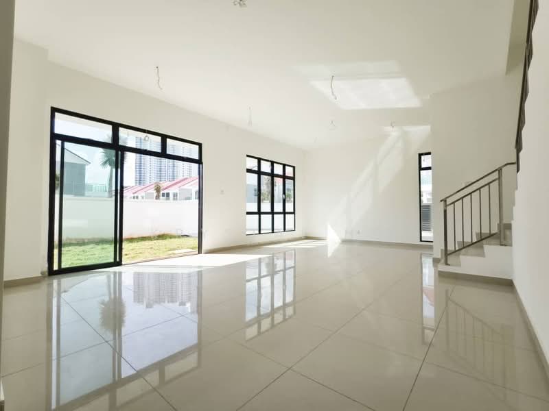 Cluster House for Sale in Taman Mount Austin (Tebrau) - Krystal Ho - Living Room - PropertyGuru.com.my